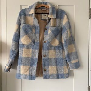 Abercrombie & Fitch Jacket/Shacket Light Blue and Cream Plaid Size S